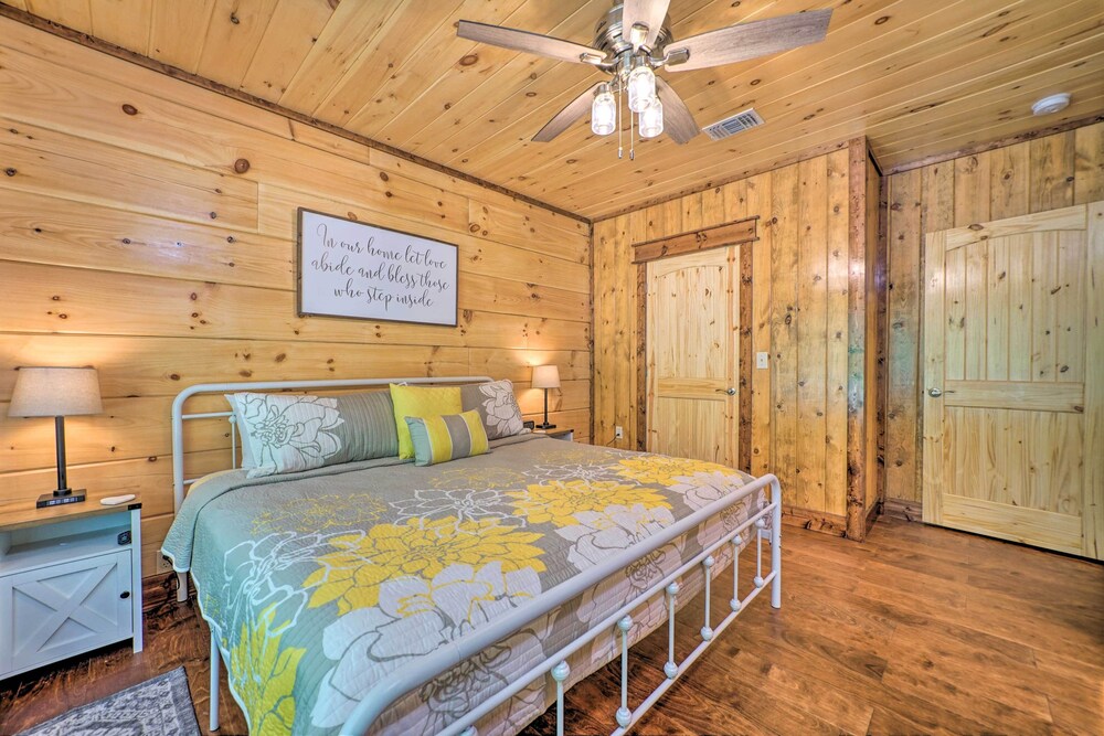 'falling Star' Eagletown Cabin w/ Hot Tub: Pets OK view 2