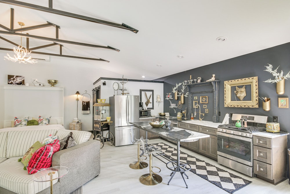 Lake Murray Studio w/ Pool & Hot Tub in Prosperity