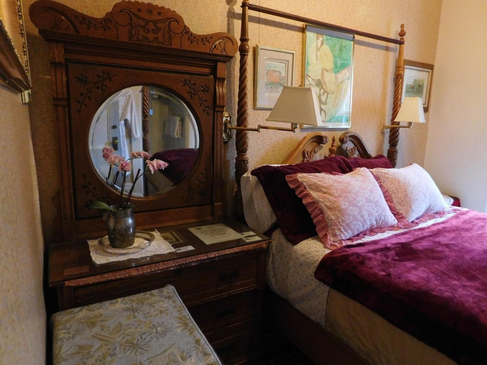 Cliff Crest Bed & Breakfast