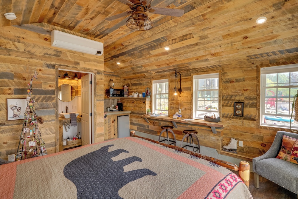 Dock & Lake Access: Studio 14 Mi to Dtwn Albany!