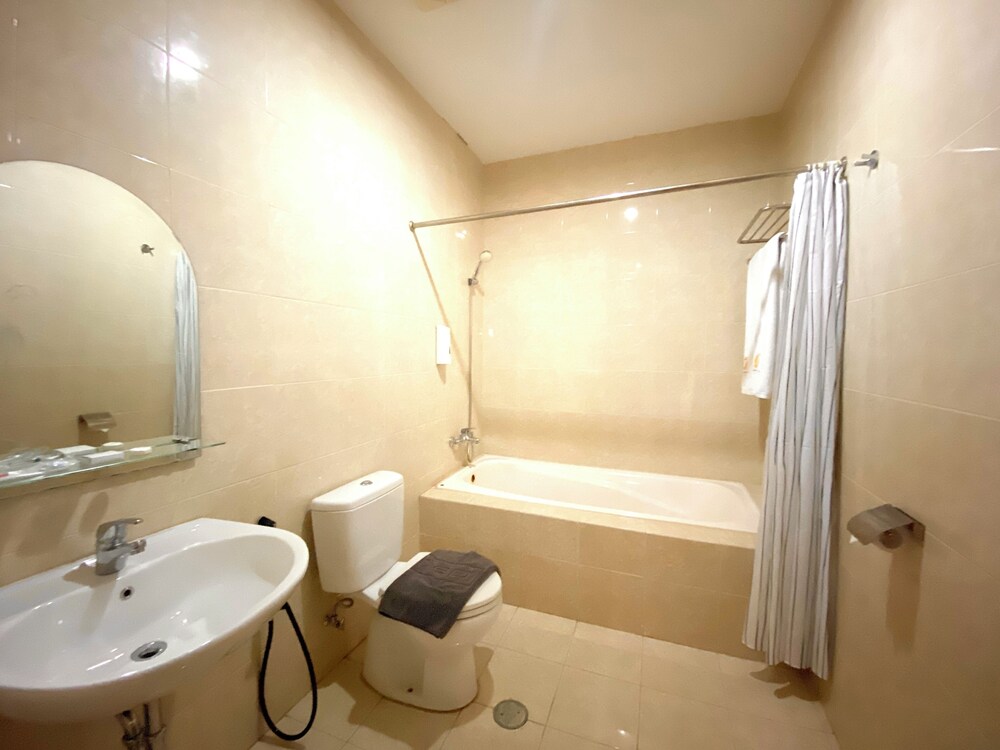 HOTEL GOLDEN SEASON