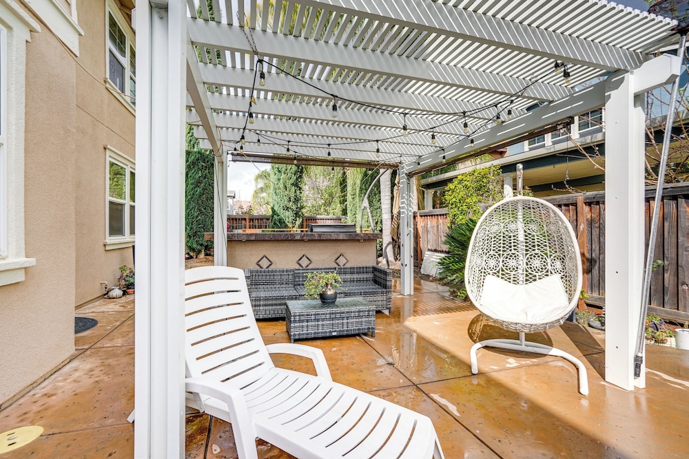 Pool & Hot Tub Access: Brentwood Getaway!