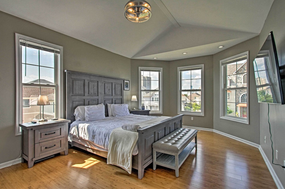 Idyllic Oceanfront Home on Atlantic City Boardwalk view 4