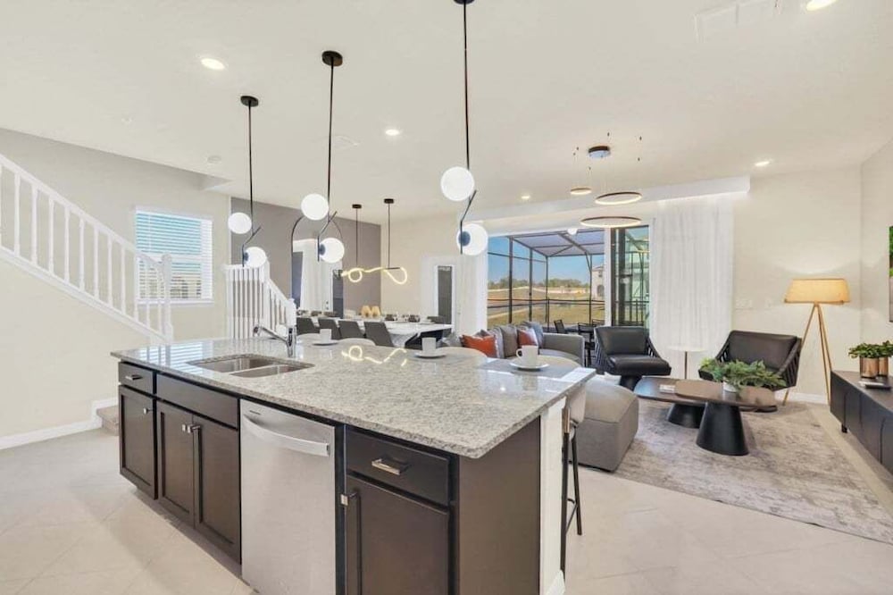 The Cutest Tonwhome & Private Splash Pool! 5 Bedroom Townhouse