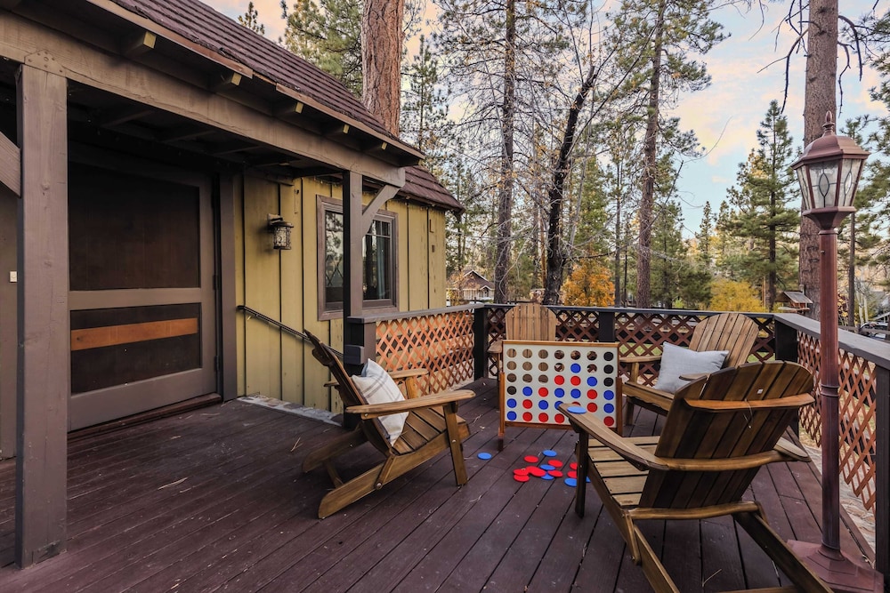 Sleeps 23 2 Homes, Lakefront, Private Dock, Hot Tub, Game Room, Swingset, View