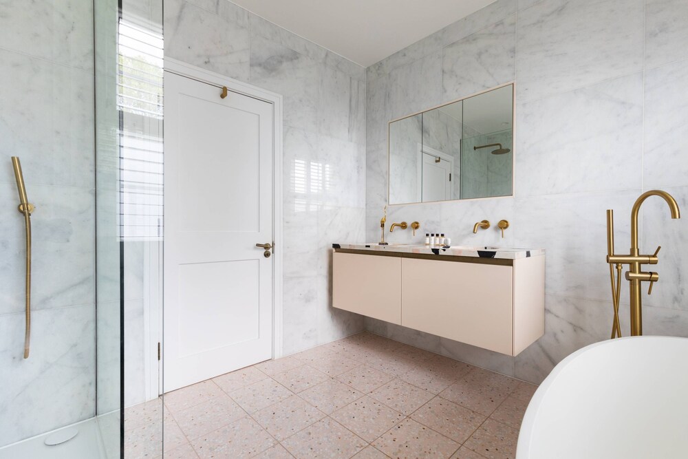 Westbourne Park Road XVI by Onefinestay