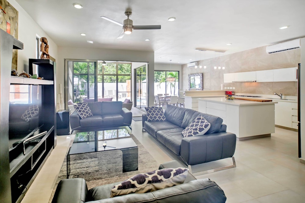 Luxe Playa Del Carmen Home w/ Pool - Walk to Beach view 3
