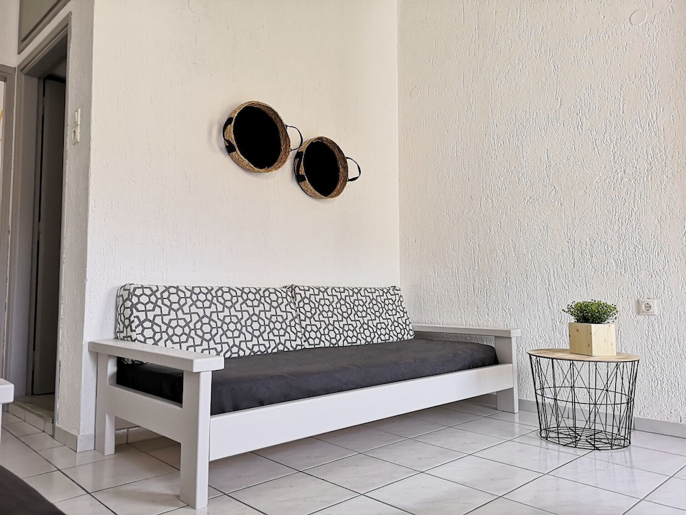 Emilia Apartments photo 3