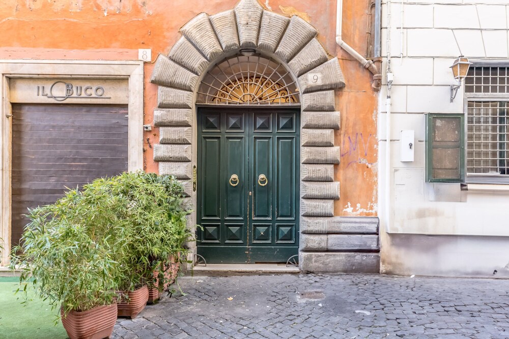 Casa Iside in Rome With 1 Bedrooms and 1 Bathrooms