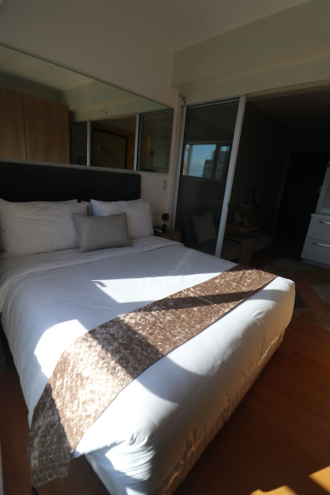 Oasis Regency at Acqua Livingstone near Rockwell