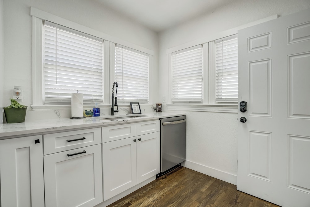 1318 E Pikes Peak