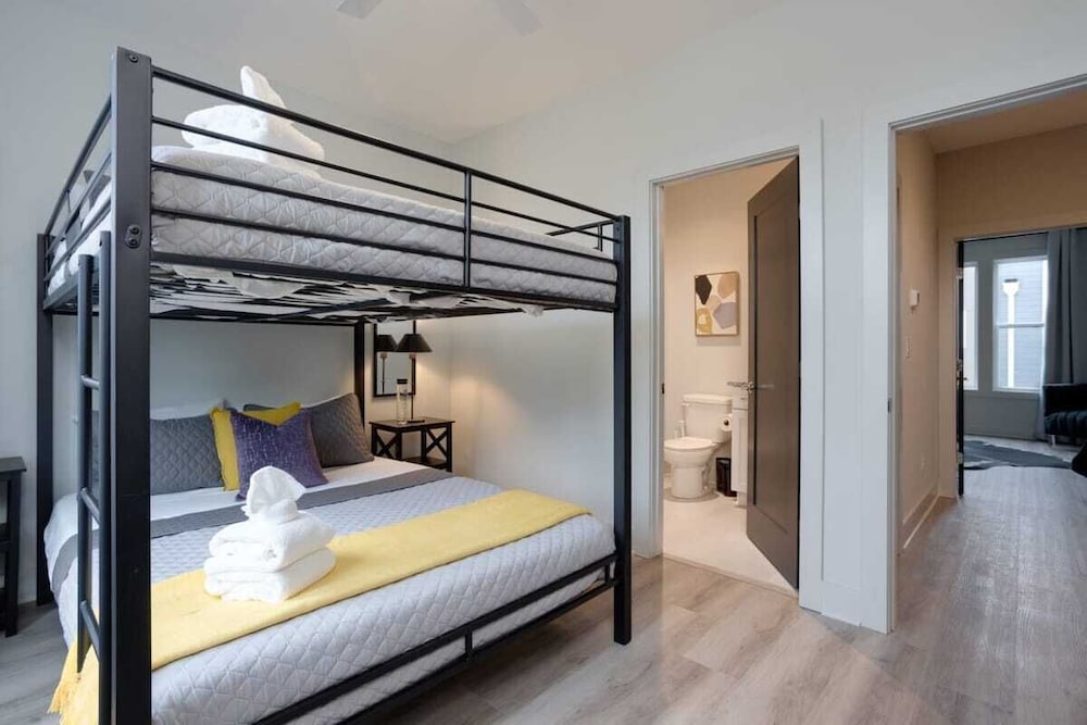 East Nash Oasis - 13 Beds - Going Fast