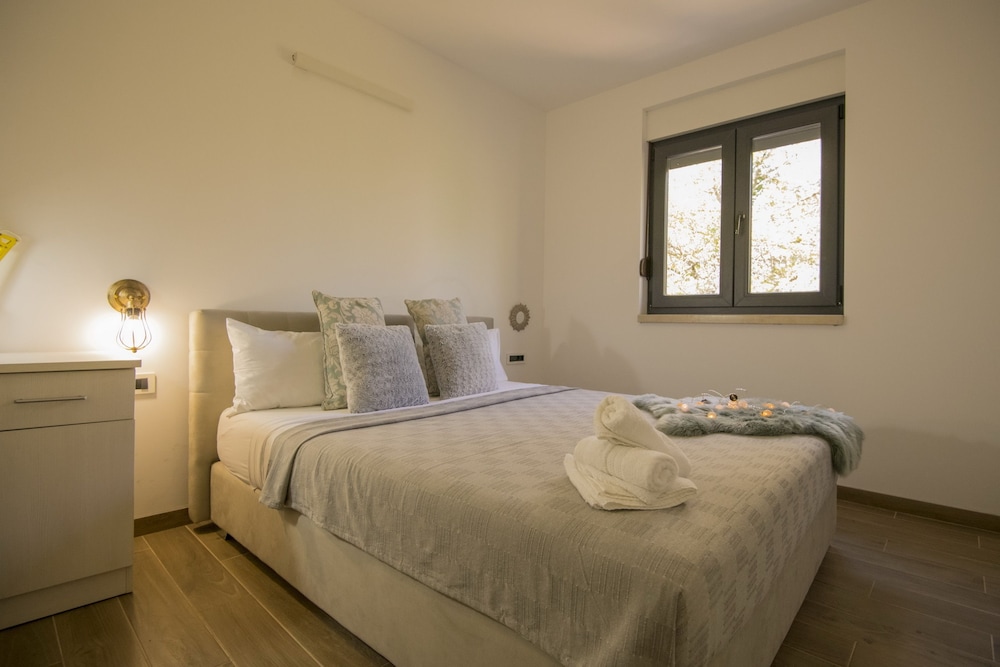 Holiday House Luxury view 5