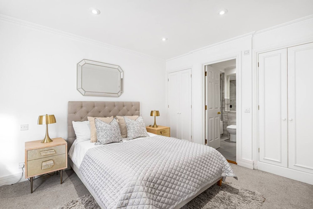 4-bed House Next To Harrods Pont Street Mews
