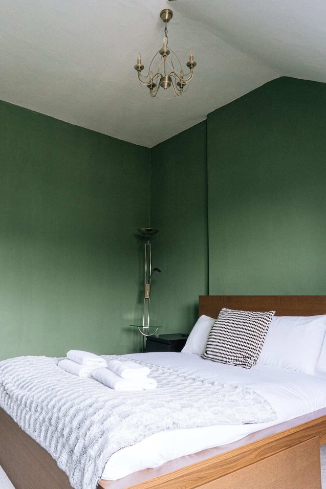 Grade A Listed 2 Bedroom In Edinburgh view 5