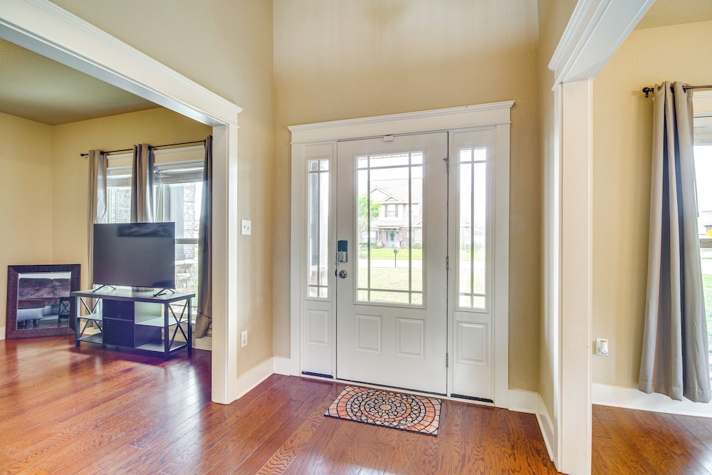 10 Mi to Gulfport Beaches: Family Home w/ Patio