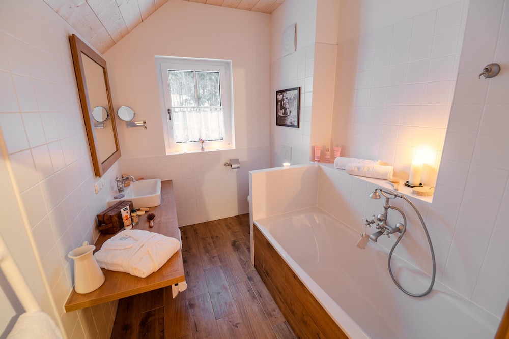 Chalet Near Grundlsee & Loser Ski Lift