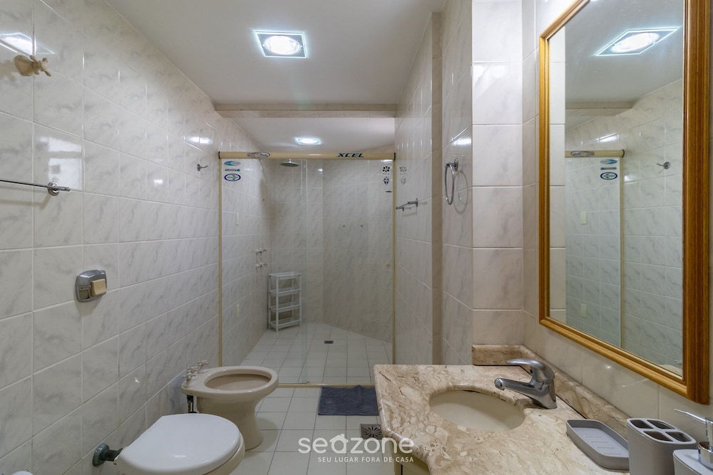3 Bedroom Aprt w/ Suite 200m fr/ the Beach Ime1001