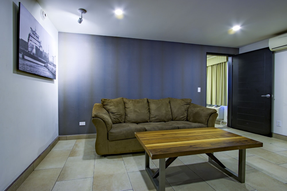 Ensenada Vacations - Hotel La Pinta - Property Image 4