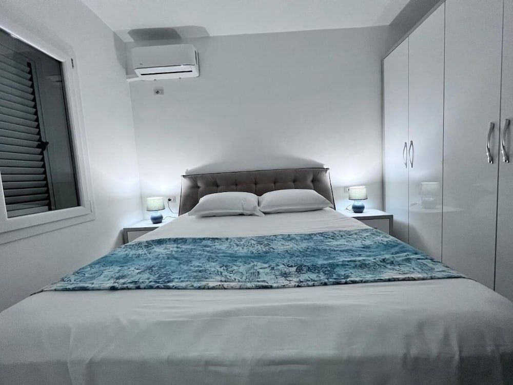 White Luxury Apartment