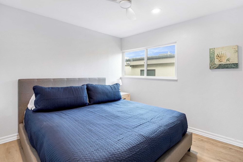 Shelly by Avantstay Steps to the Beach Deck w/ Ocean Views 5bdr