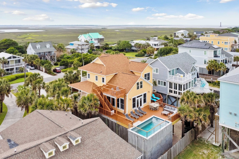 Oceanfront w/ Pool, Panoramic Deck Views, 5bdr Folly Ocean Breeze by Avantstay