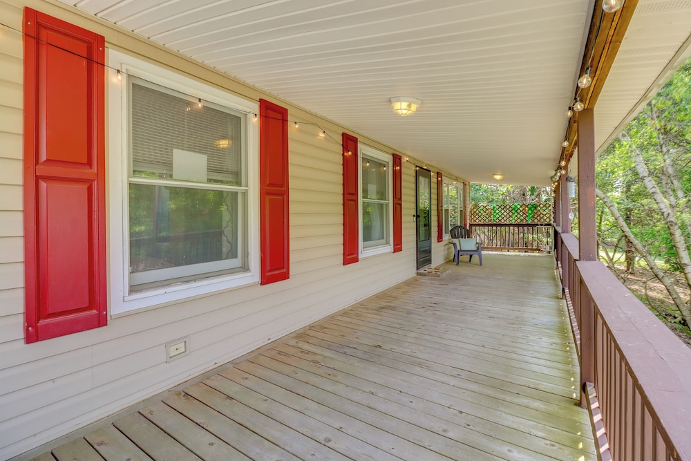 Community Pools & Hot Tub: Albrightsville Cottage!