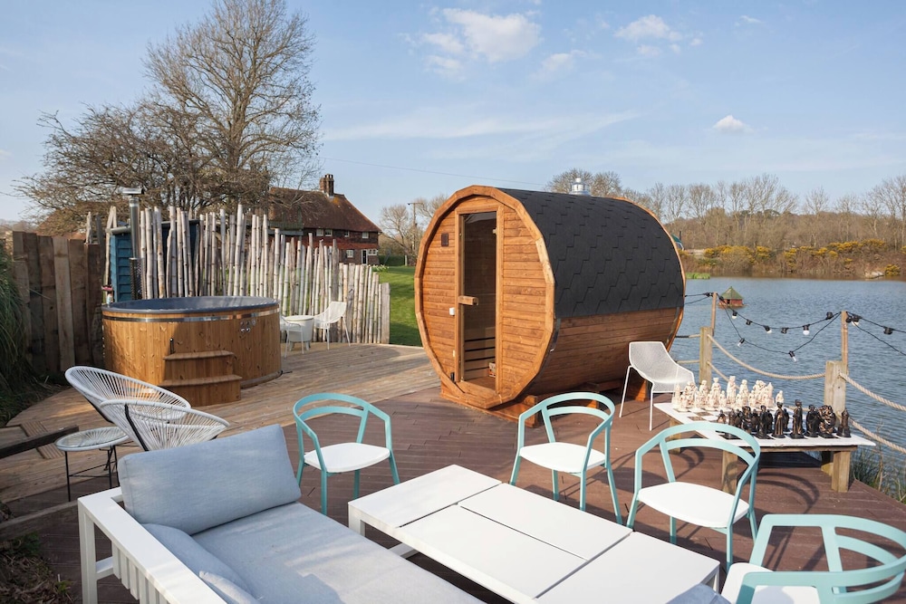 Lakeside Sussex Retreat