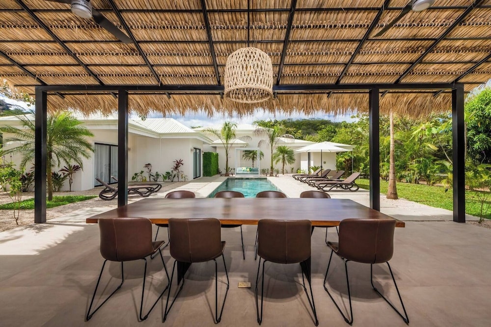 Duna Property - 2 Villas 2 Pools 7 Br Luxury Oasis Centrally Located