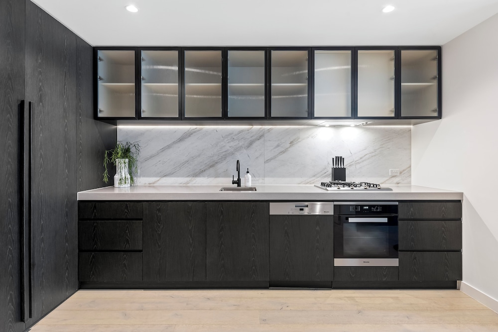 Luxuria Apartments - Collins House