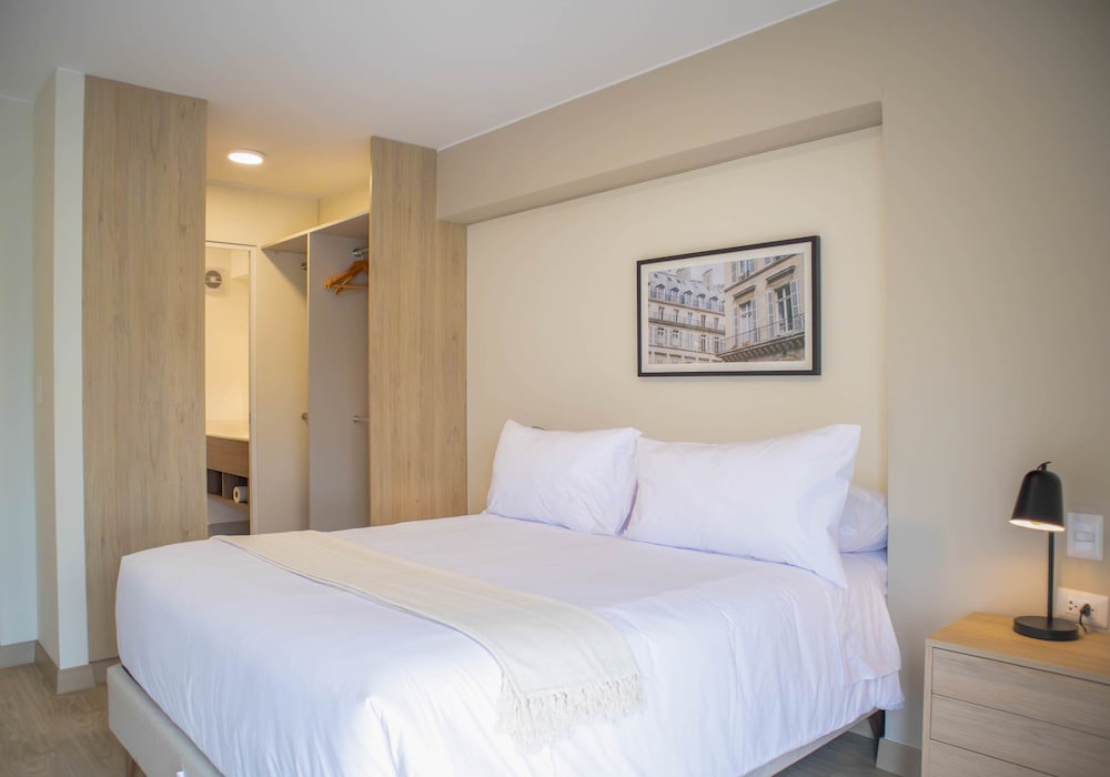 w Majestic 1BR w Modern Pool in Miraflores