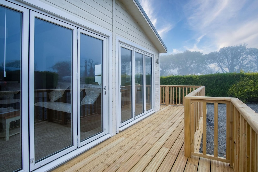 Swallow Lodge - 3 Bedroom Lodge - Wisemans Bridge