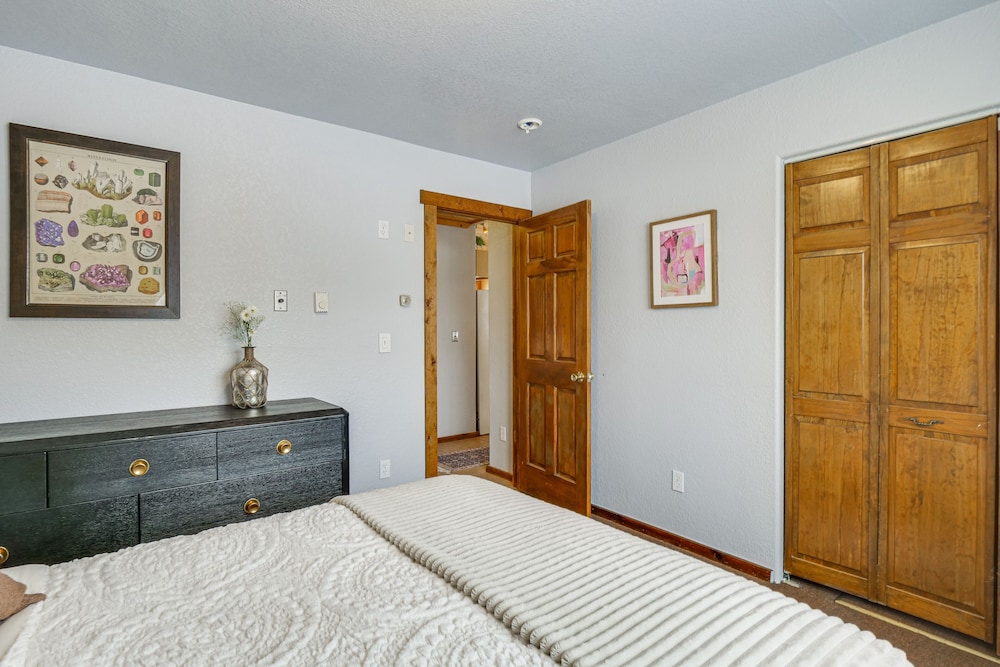 Peaceful Alma Cabin Rental: 13 Mi to Breckenridge! view 3
