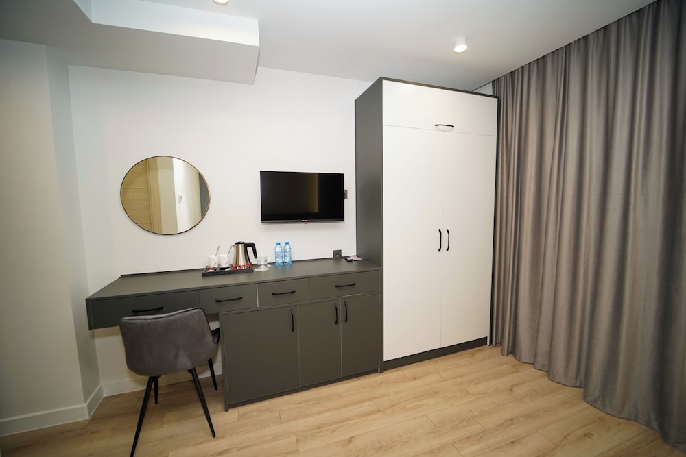 B&M BOUTIQUE HOTEL