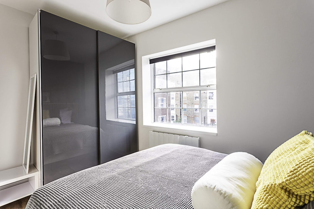 Cozy Aldgate Hideaway