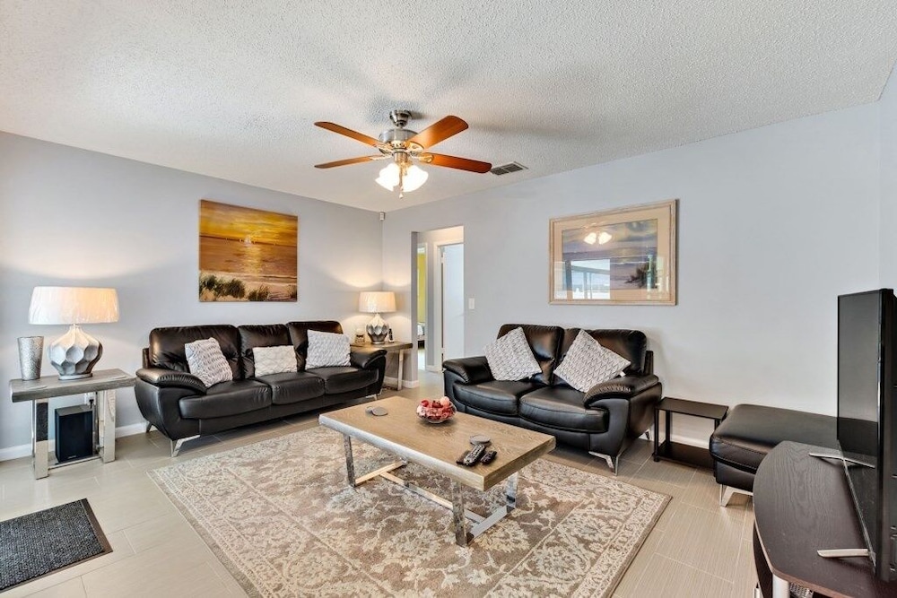 Relaxing Indian Ridge Home W/ Pool, Near Disney & More 4 Bedroom Villa