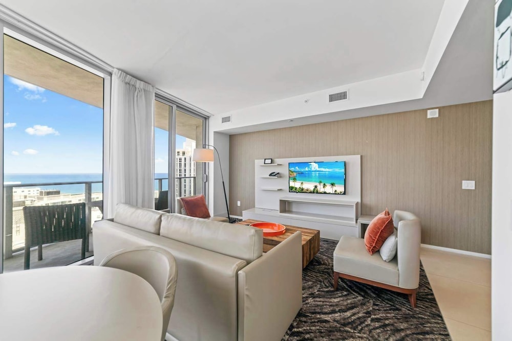 Sunny Balcony - Beautiful Stay for 2 With Ocean Views & Resort Amenities