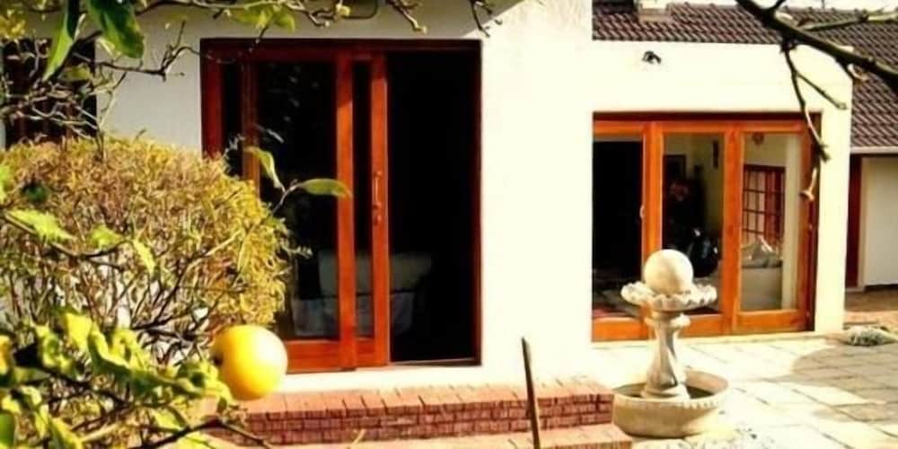 Mizizi House of Sandton Bed & Breakfast