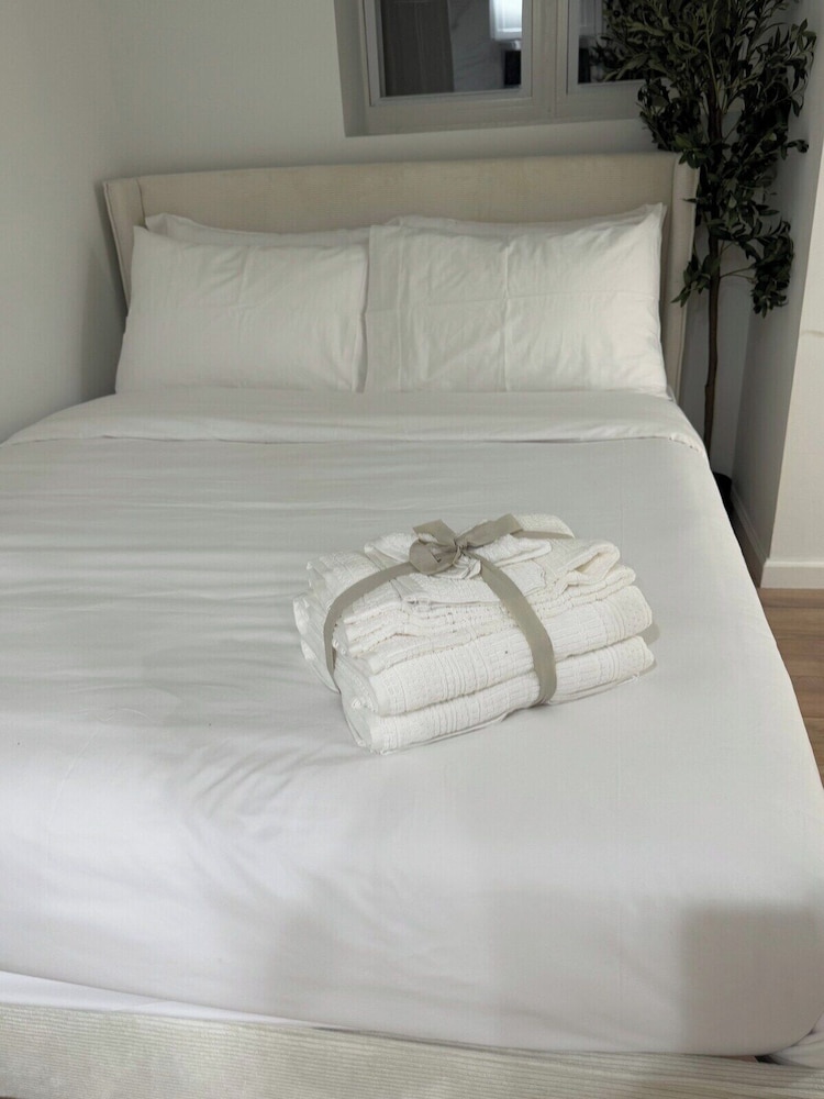 Luxe 1BR Oasis - Prime NY Stay