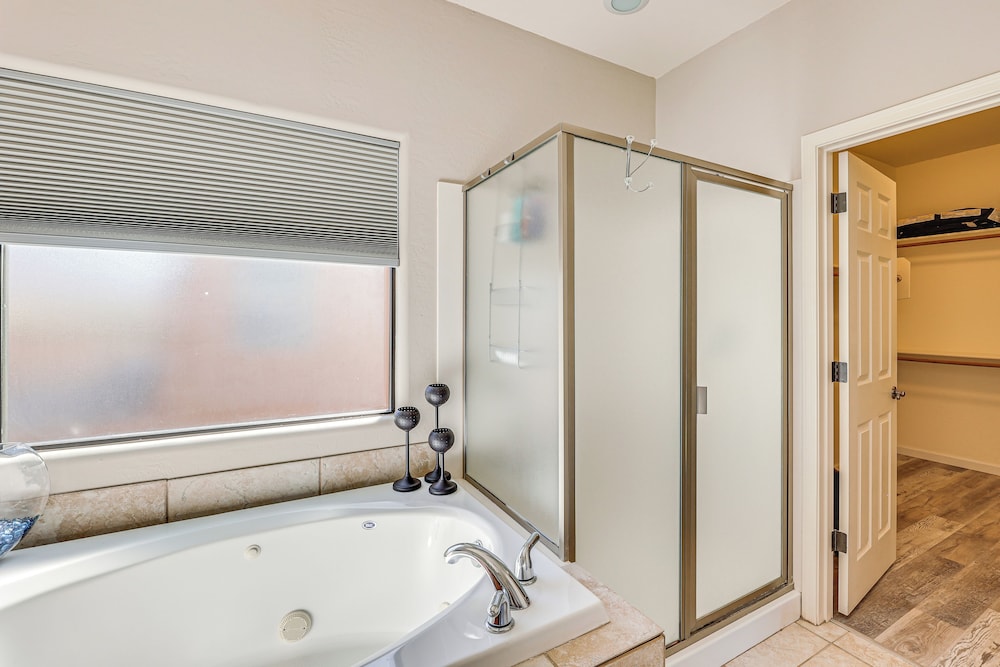Gold Canyon Golfer's Getaway w/ Scenic Views!