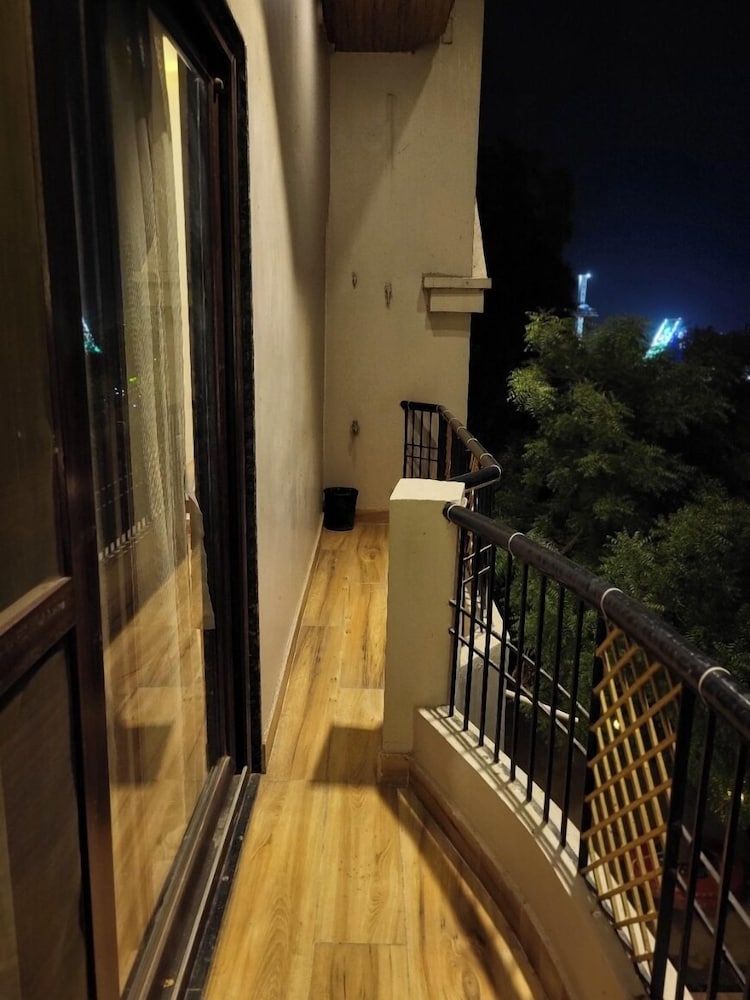 THE KASHI RESIDENCY