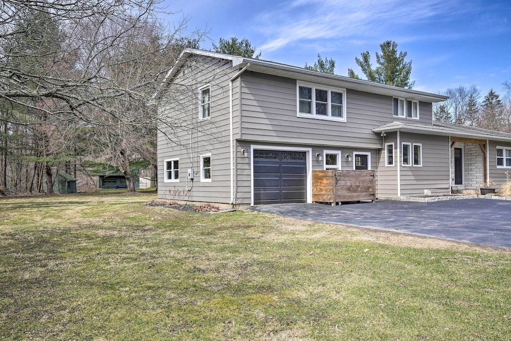 Stylish Pine Plains Home Near Parks Hiking! - Property Image 4