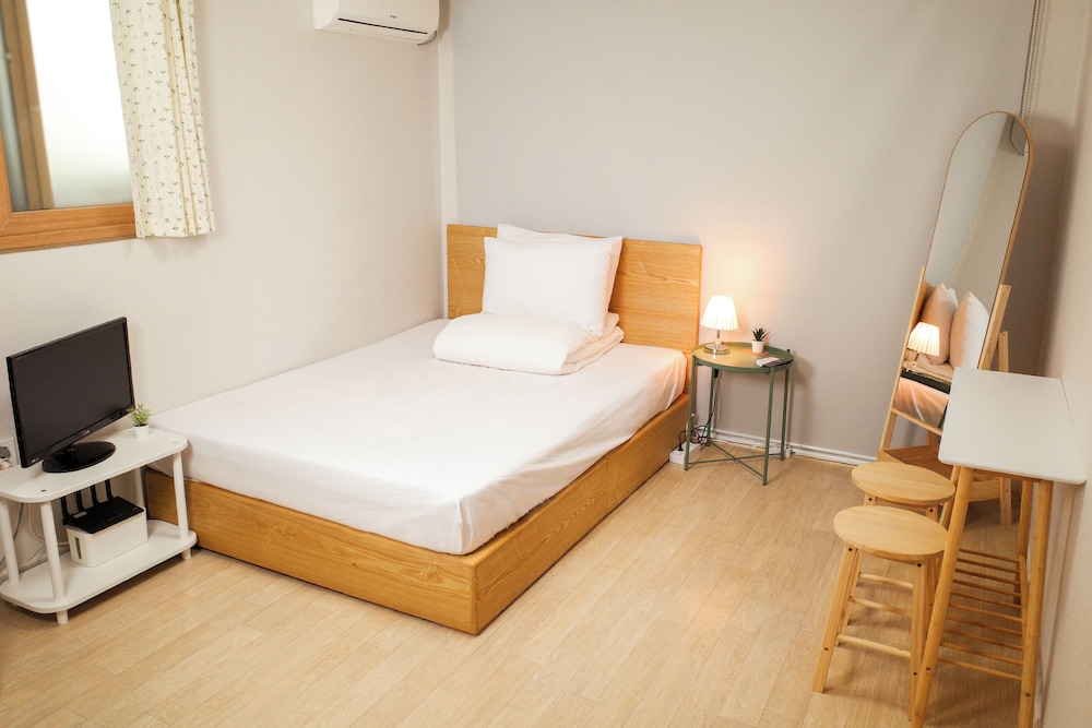Starria Hostel foreign guest only 17