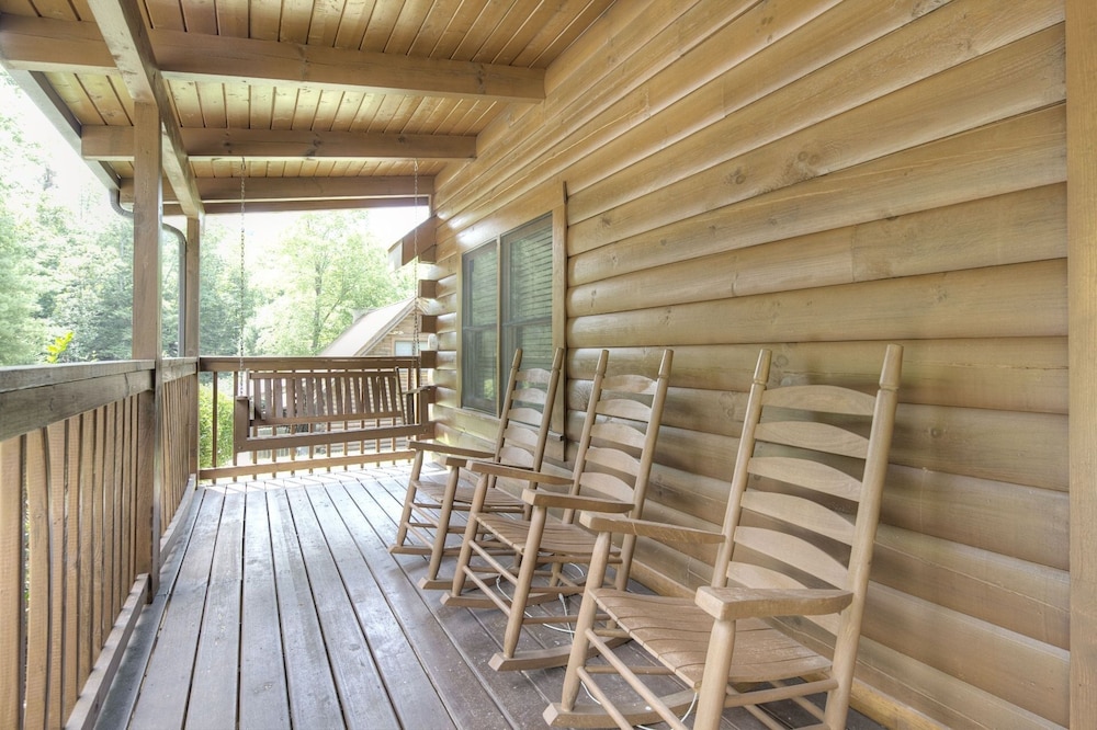 Er 223 â Young's Hideaway Great Location â Close To Town! 4 Bedroom Cabin by RedAwning view 4