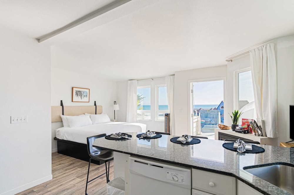 4 Cayucos Bungalows Steps to Beach, Sleeps 16, Pet Friendly