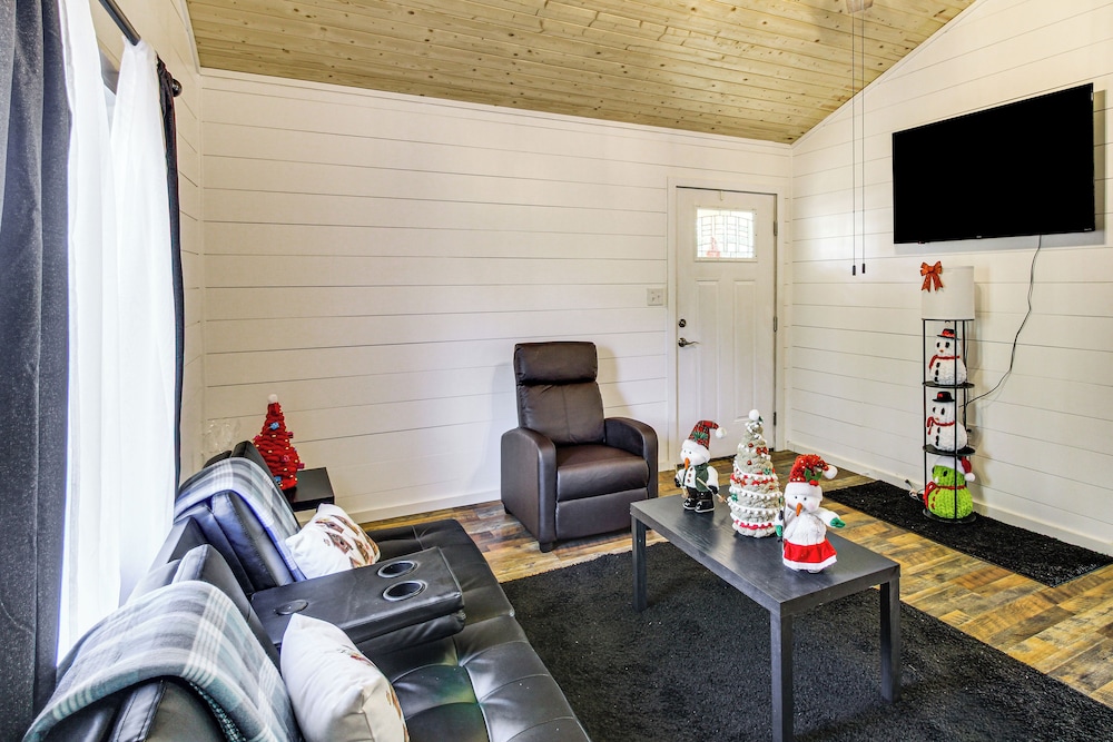1 Mi to Dtwn Enterprise: Pet-friendly Home w/ Yard