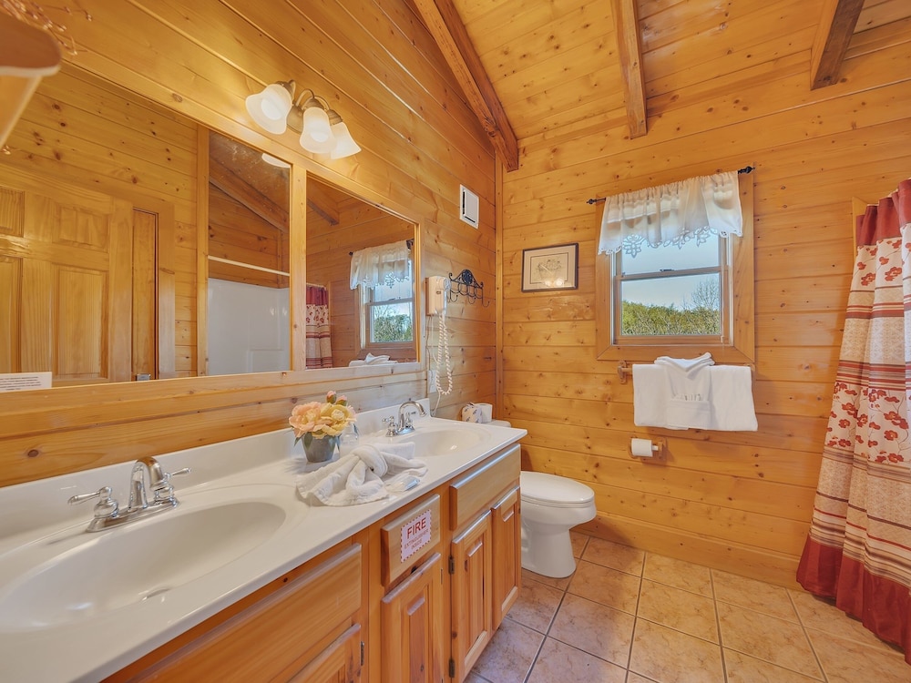 Ern821 - Tranquil Times 5 Bedroom Cabin