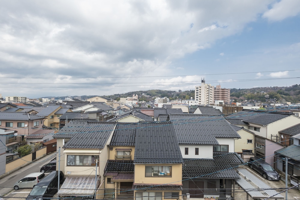 Kanazawa Higashiyama Cabin Hakobune