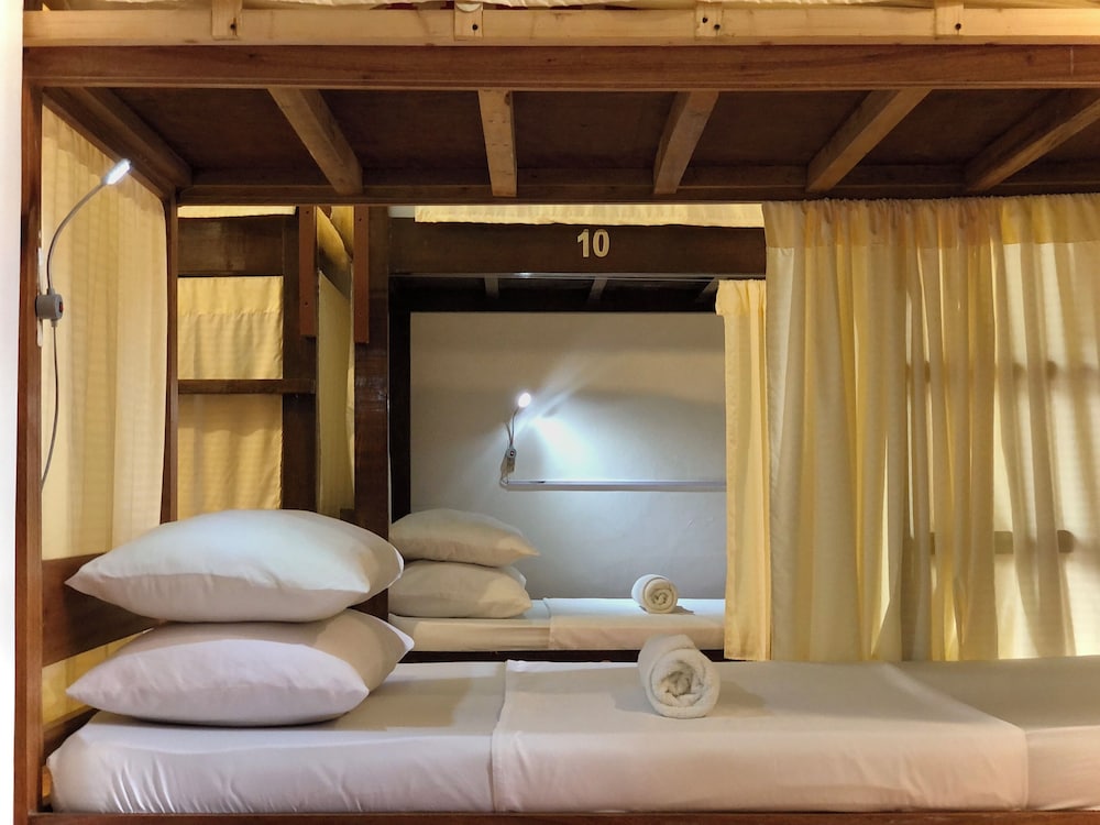 CHILL OUT HOSTEL BORACAY