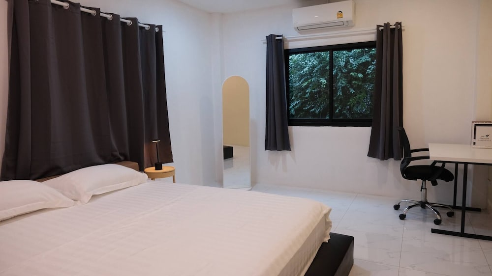 Modern Private Pool Villa in Sukhumvit